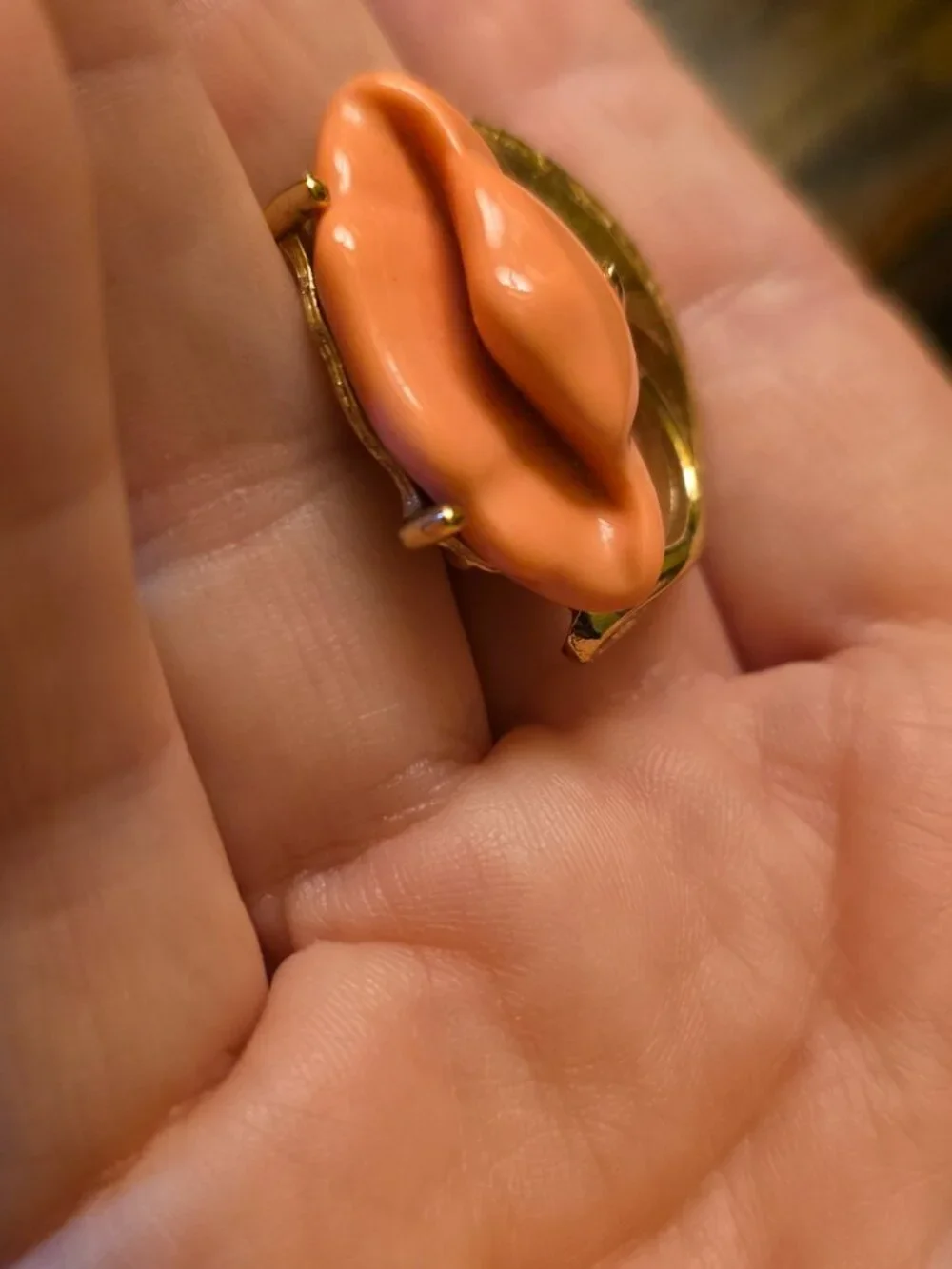 Vintage AVON Coral Lucite Rose Gold Tone Brooch